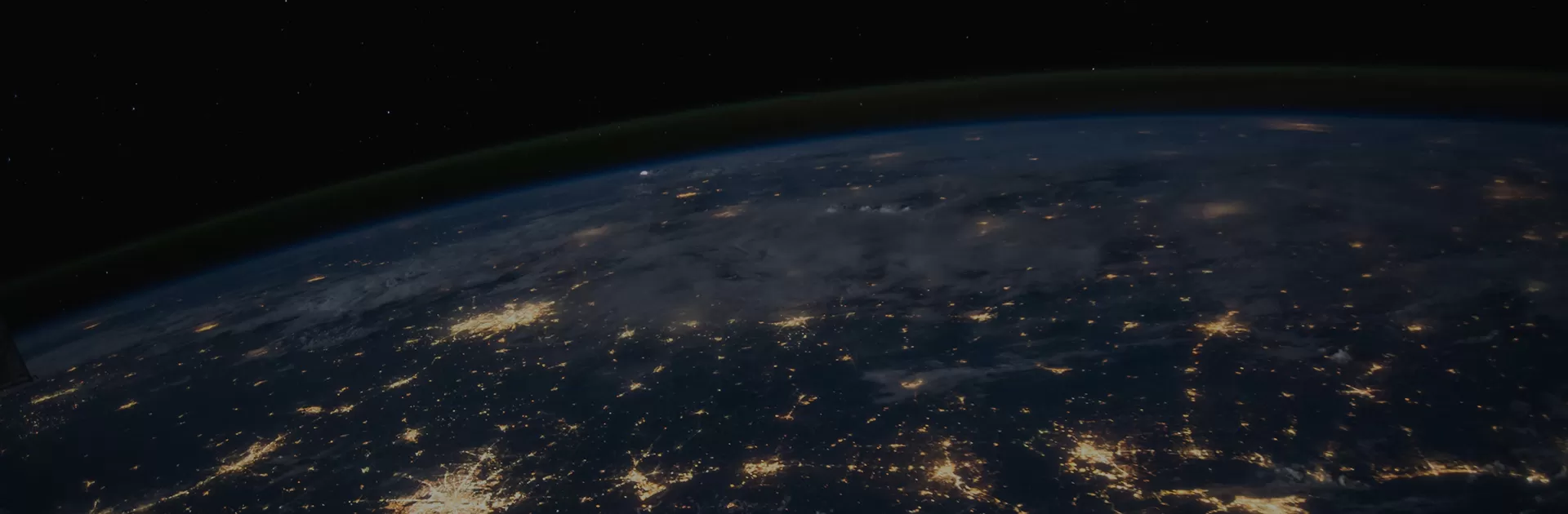 Jeśli masz jakieś pytanie <br/> dotyczące naszego robota do czyszczenia,<br/> skontaktuj się z nami teraz.